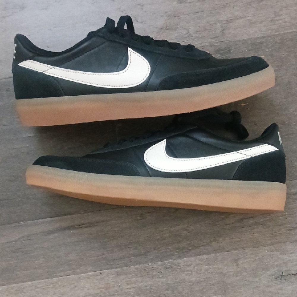 Nike Men's Black and White Sneakers with Gum Sole